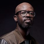Acidentes, equipamentos baratos e superação. A história do top DJ sulafricano Black Coffee, que acaba de lançar novo álbum