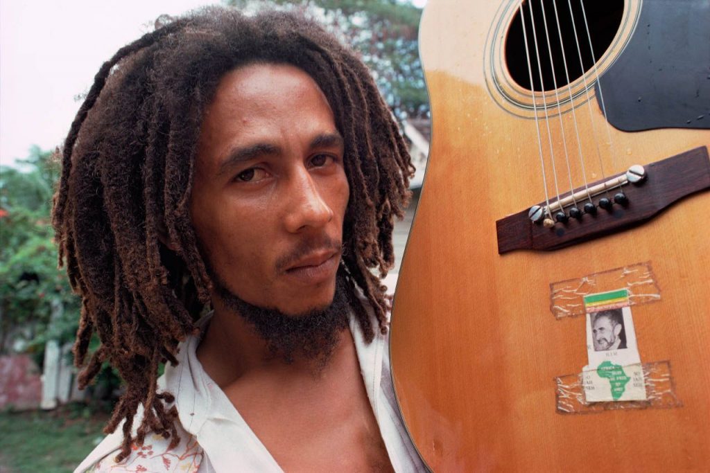 Bob Marley com violão
