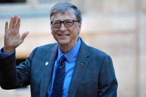 Bill Gates acenando