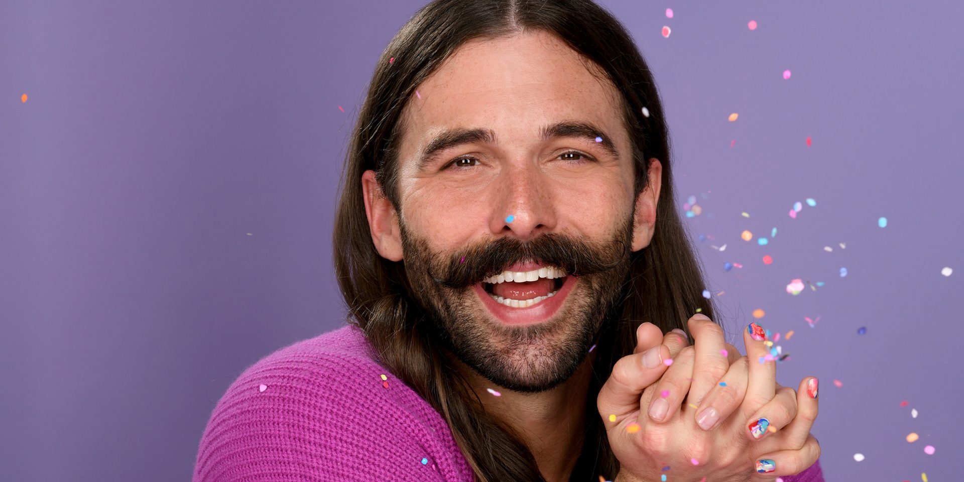 Jonathan Van Ness sorrindo