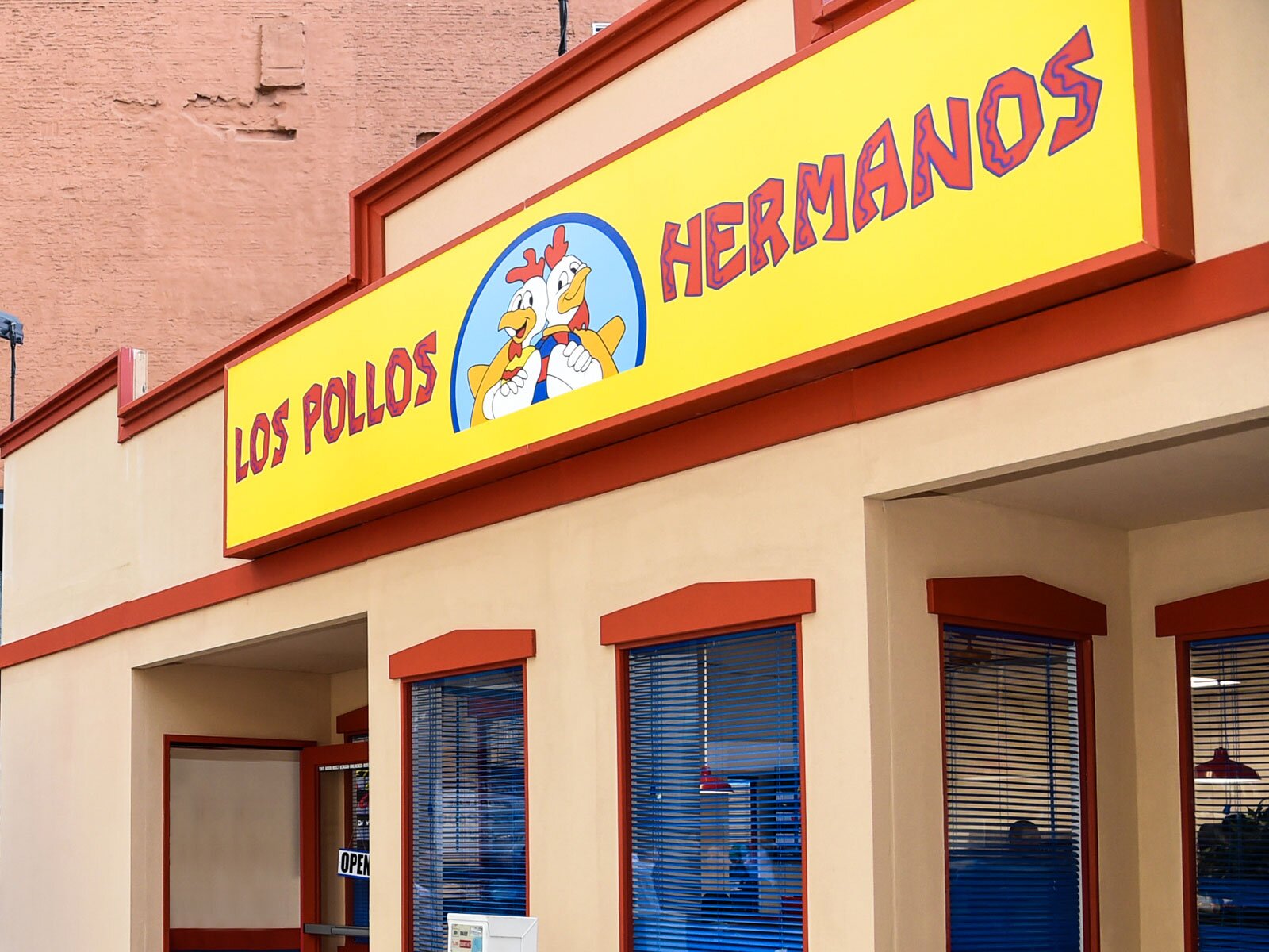 Pollos. Los pollos hermanos рестораны. Лос полос Херманос. Los pollos Breaking Bad. Альбукерке los pollos hermanos.