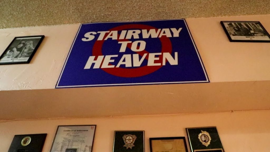 Wayne's World - Stairway to Heaven