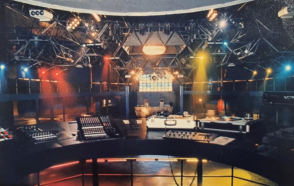 A cabine de DJs da TOCO