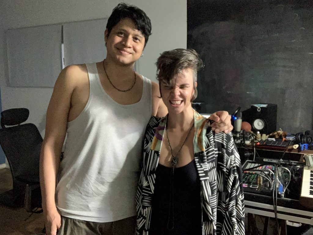 Ella de Vuono e Nelson D durante a produção do EP "Nossa Gangue"