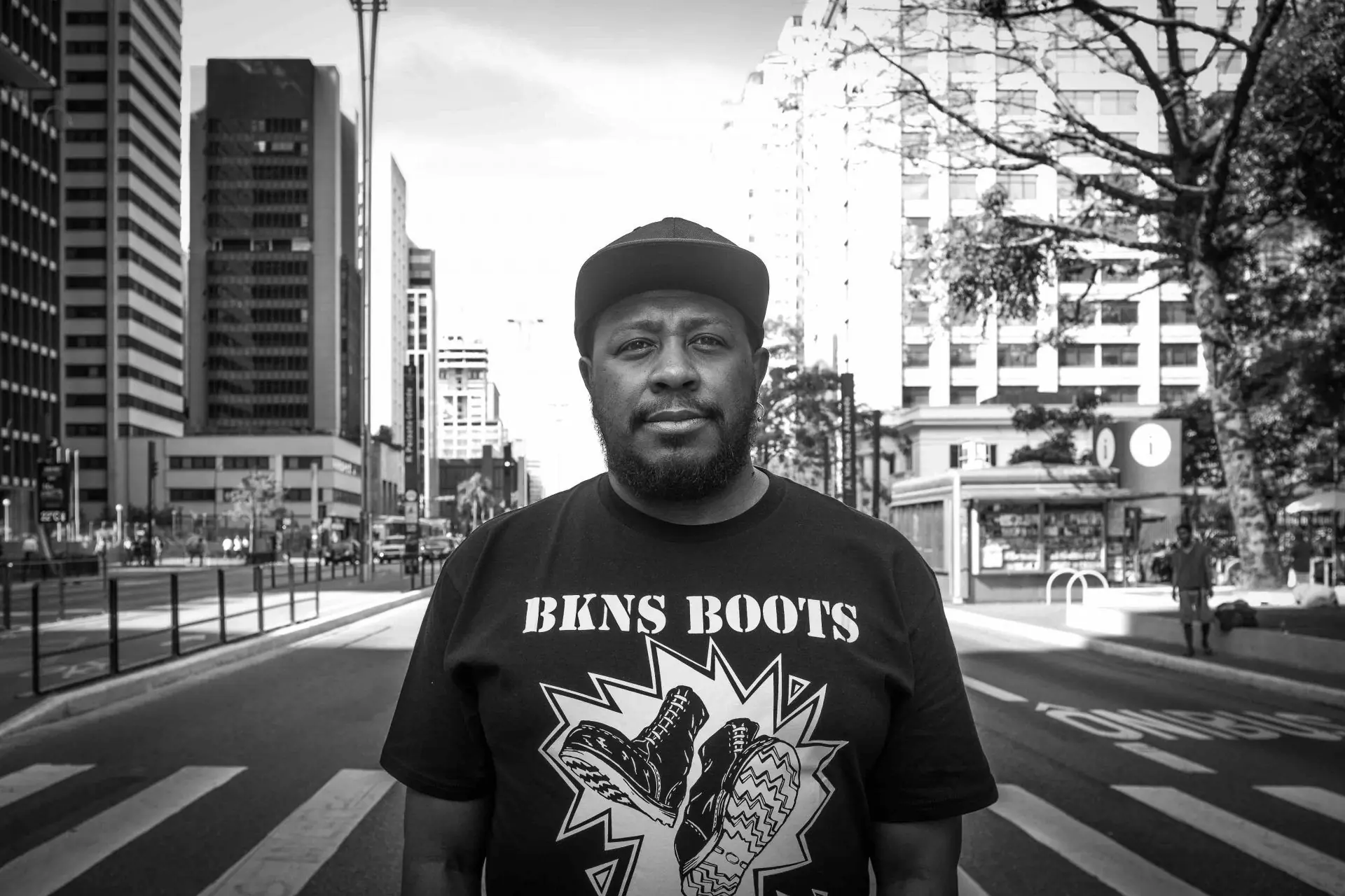 DJ Marky no meio da rua em São Paulo