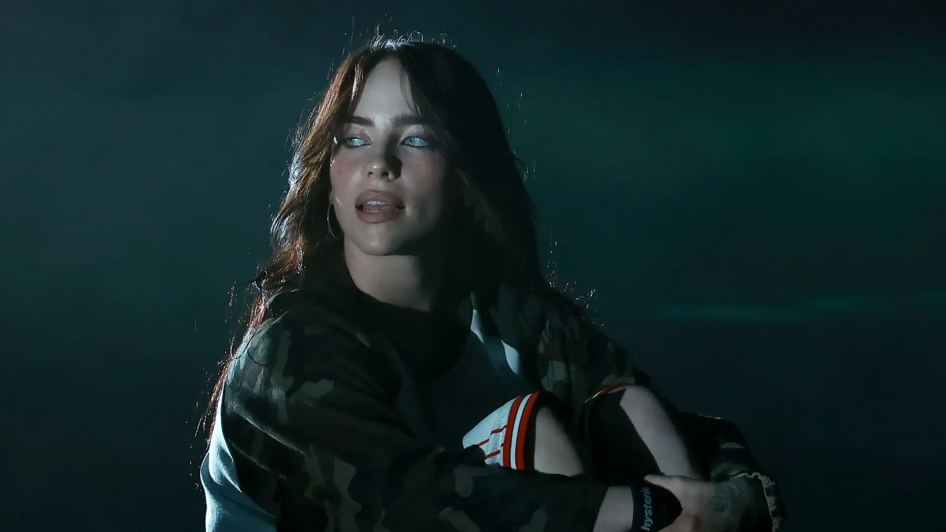 Review: Churros gourmet? Billie Eilish surpreende em novo álbum