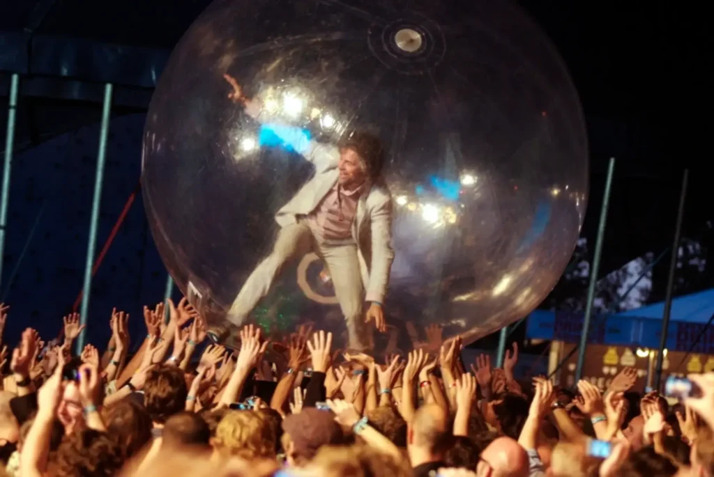 Wayne Coyne e a bola Zorb