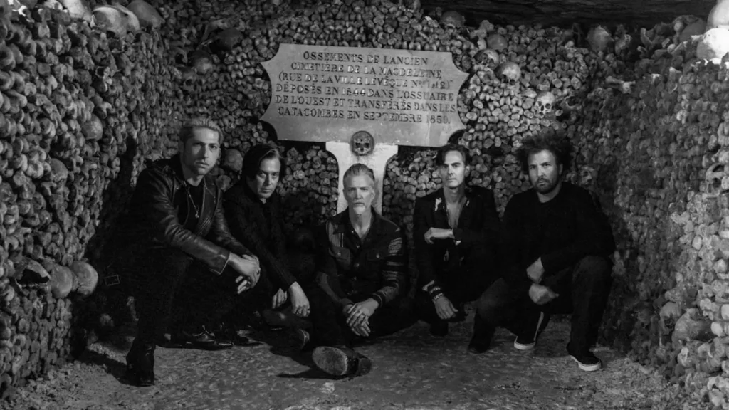 Queens Of The Stone Age nas Catacumbas de Paris