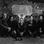 Queens Of The Stone Age nas catacumbas de Paris