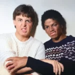 Paul McCartney e Michael Jackson fazendo careta