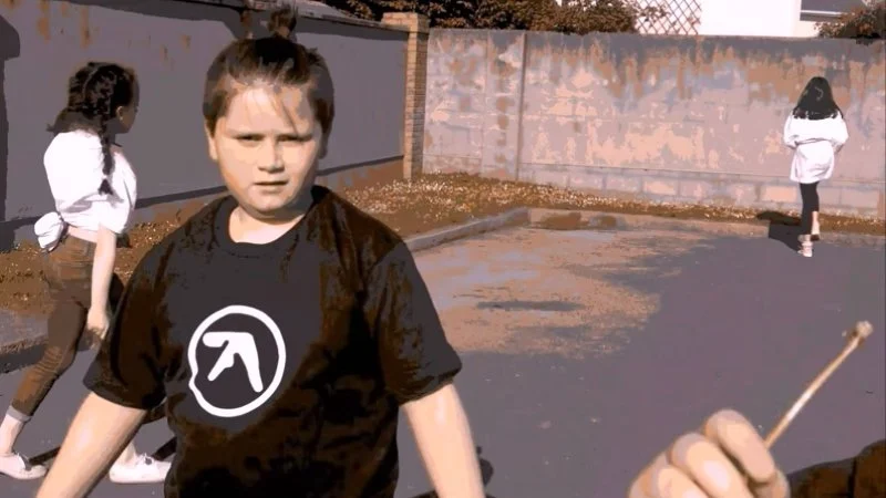 Ryan Wyer no clipe de Aphex Twin